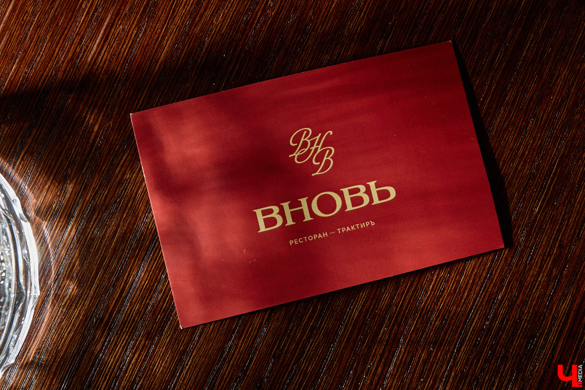 Весной ведущие российские кулинары состязаются в креативе, создавая умопомрачительные десерты. Парадокс в том, что их рецепты на самом деле придуманы более двух тысяч лет назад и в основе своей остались неизменны. Так, во владимирском трактире «Вновь» вернули из забвения александрийский кулич и многослойный курник.