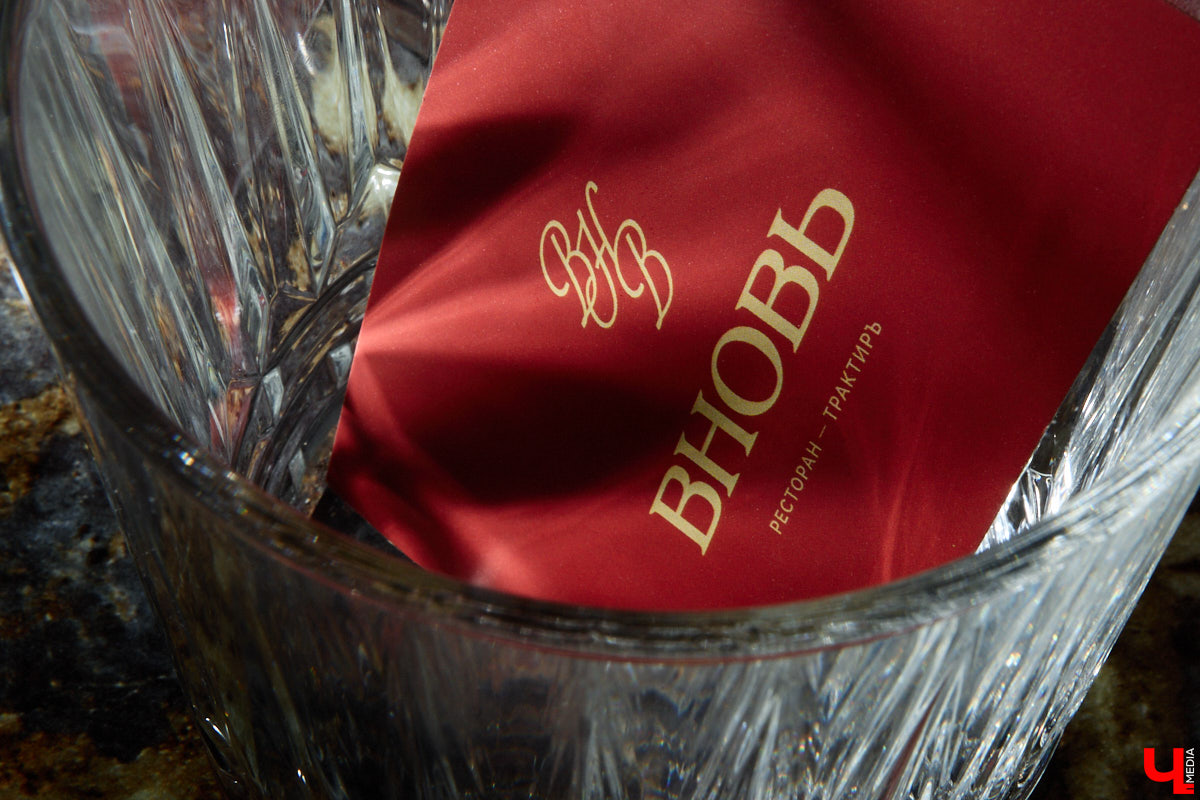 Весной ведущие российские кулинары состязаются в креативе, создавая умопомрачительные десерты. Парадокс в том, что их рецепты на самом деле придуманы более двух тысяч лет назад и в основе своей остались неизменны. Так, во владимирском трактире «Вновь» вернули из забвения александрийский кулич и многослойный курник.