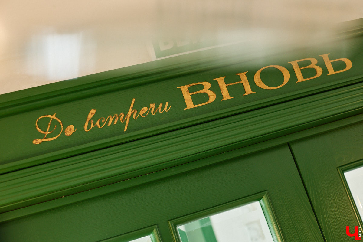 Весной ведущие российские кулинары состязаются в креативе, создавая умопомрачительные десерты. Парадокс в том, что их рецепты на самом деле придуманы более двух тысяч лет назад и в основе своей остались неизменны. Так, во владимирском трактире «Вновь» вернули из забвения александрийский кулич и многослойный курник.