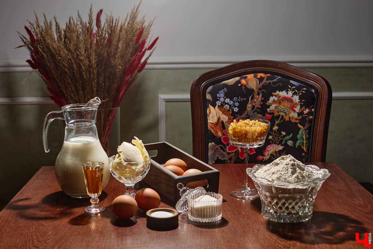 Весной ведущие российские кулинары состязаются в креативе, создавая умопомрачительные десерты. Парадокс в том, что их рецепты на самом деле придуманы более двух тысяч лет назад и в основе своей остались неизменны. Так, во владимирском трактире «Вновь» вернули из забвения александрийский кулич и многослойный курник.