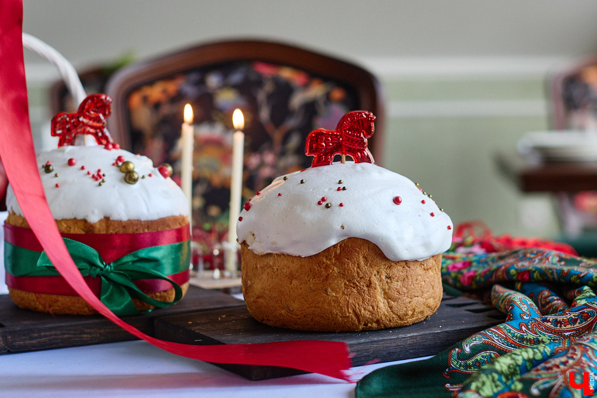 Весной ведущие российские кулинары состязаются в креативе, создавая умопомрачительные десерты. Парадокс в том, что их рецепты на самом деле придуманы более двух тысяч лет назад и в основе своей остались неизменны. Так, во владимирском трактире «Вновь» вернули из забвения александрийский кулич и многослойный курник.