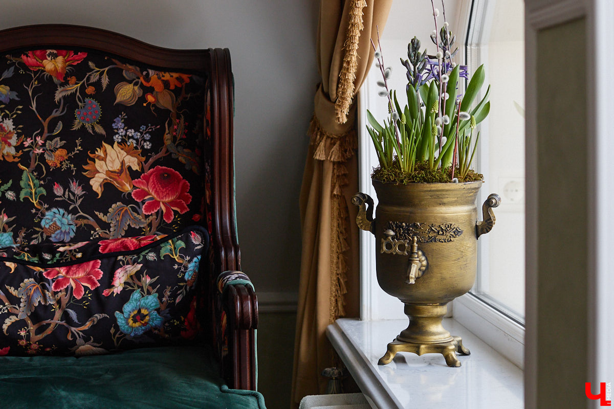 Весной ведущие российские кулинары состязаются в креативе, создавая умопомрачительные десерты. Парадокс в том, что их рецепты на самом деле придуманы более двух тысяч лет назад и в основе своей остались неизменны. Так, во владимирском трактире «Вновь» вернули из забвения александрийский кулич и многослойный курник.