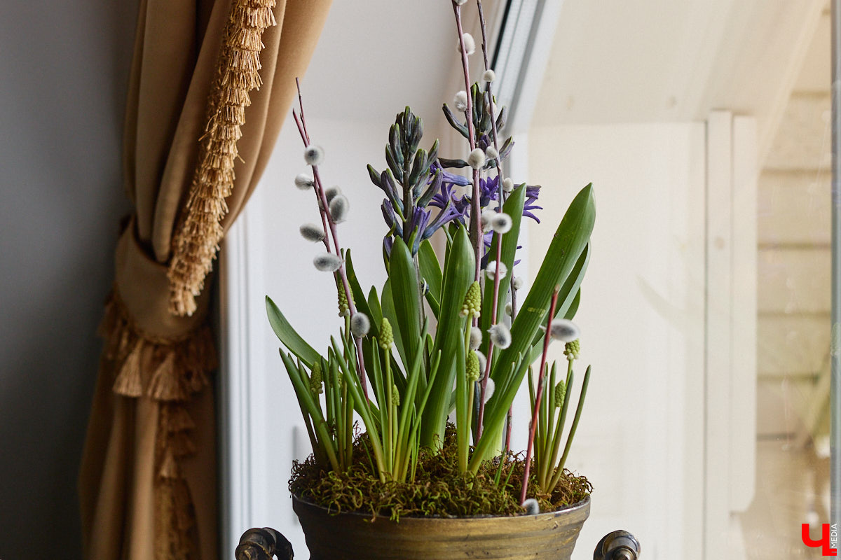 Весной ведущие российские кулинары состязаются в креативе, создавая умопомрачительные десерты. Парадокс в том, что их рецепты на самом деле придуманы более двух тысяч лет назад и в основе своей остались неизменны. Так, во владимирском трактире «Вновь» вернули из забвения александрийский кулич и многослойный курник.