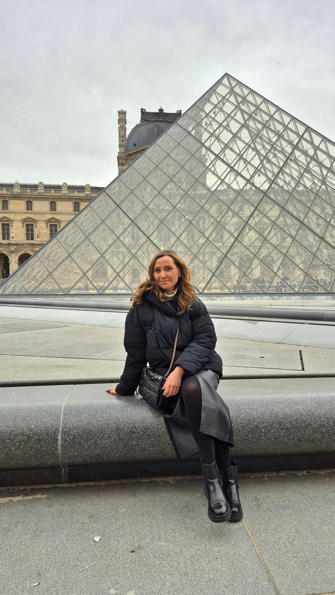 Горы мусора, толпы мигрантов и небезопасные улицы. Именно так описывали Париж Ольге Буниной ее друзья из французской столицы. Но отправившись в город любви в пятый раз, она открыла для себя совсем иную реальность. О своем путешествии, которое женщина вспоминает с огромной любовью, а также о развенчанных стереотипах про известнейшее место планеты туристка рассказала «Ключ-Медиа».