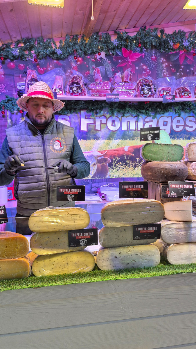 Горы мусора, толпы мигрантов и небезопасные улицы. Именно так описывали Париж Ольге Буниной ее друзья из французской столицы. Но отправившись в город любви в пятый раз, она открыла для себя совсем иную реальность. О своем путешествии, которое женщина вспоминает с огромной любовью, а также о развенчанных стереотипах про известнейшее место планеты туристка рассказала «Ключ-Медиа».