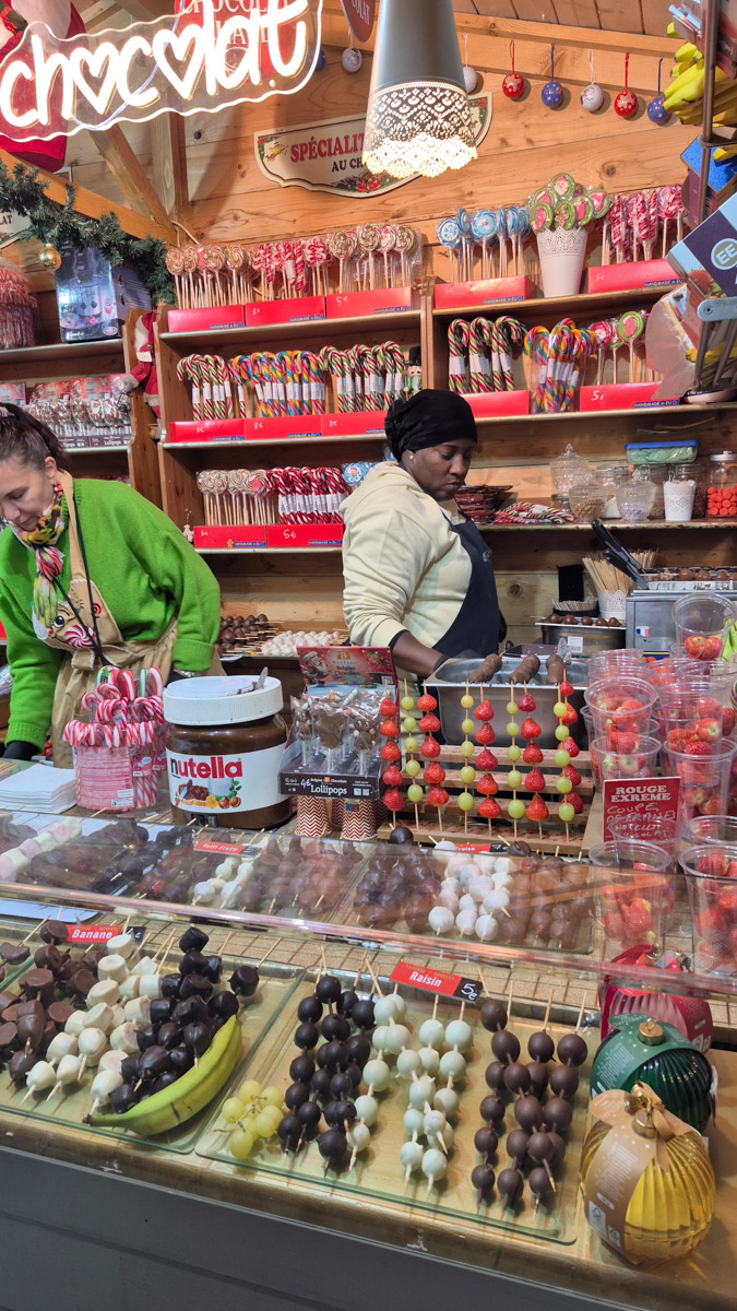 Горы мусора, толпы мигрантов и небезопасные улицы. Именно так описывали Париж Ольге Буниной ее друзья из французской столицы. Но отправившись в город любви в пятый раз, она открыла для себя совсем иную реальность. О своем путешествии, которое женщина вспоминает с огромной любовью, а также о развенчанных стереотипах про известнейшее место планеты туристка рассказала «Ключ-Медиа».