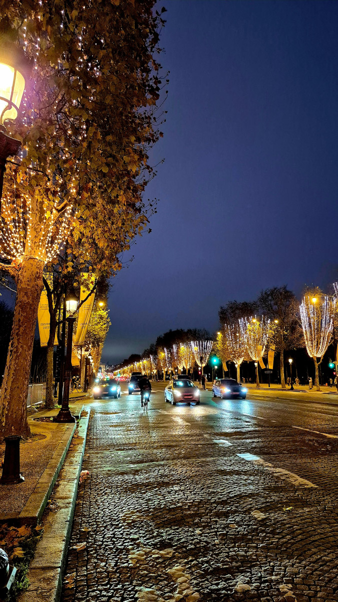 Горы мусора, толпы мигрантов и небезопасные улицы. Именно так описывали Париж Ольге Буниной ее друзья из французской столицы. Но отправившись в город любви в пятый раз, она открыла для себя совсем иную реальность. О своем путешествии, которое женщина вспоминает с огромной любовью, а также о развенчанных стереотипах про известнейшее место планеты туристка рассказала «Ключ-Медиа».