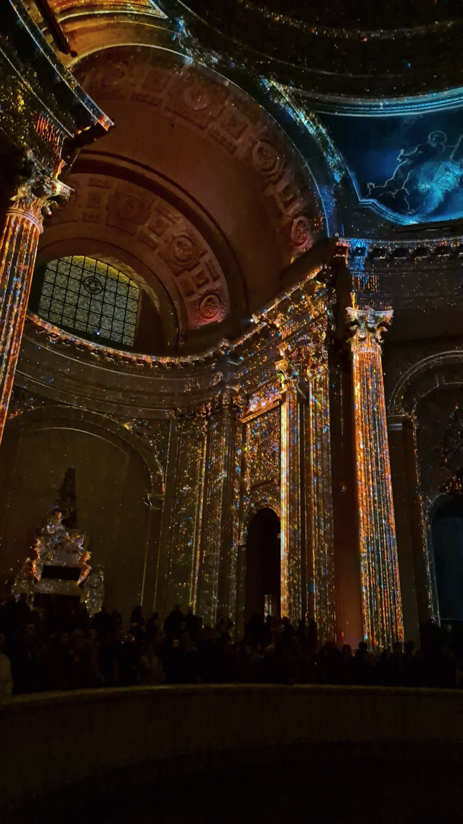 Горы мусора, толпы мигрантов и небезопасные улицы. Именно так описывали Париж Ольге Буниной ее друзья из французской столицы. Но отправившись в город любви в пятый раз, она открыла для себя совсем иную реальность. О своем путешествии, которое женщина вспоминает с огромной любовью, а также о развенчанных стереотипах про известнейшее место планеты туристка рассказала «Ключ-Медиа».