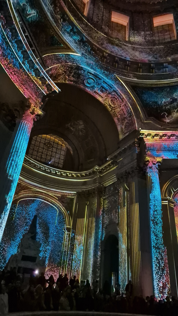 Горы мусора, толпы мигрантов и небезопасные улицы. Именно так описывали Париж Ольге Буниной ее друзья из французской столицы. Но отправившись в город любви в пятый раз, она открыла для себя совсем иную реальность. О своем путешествии, которое женщина вспоминает с огромной любовью, а также о развенчанных стереотипах про известнейшее место планеты туристка рассказала «Ключ-Медиа».