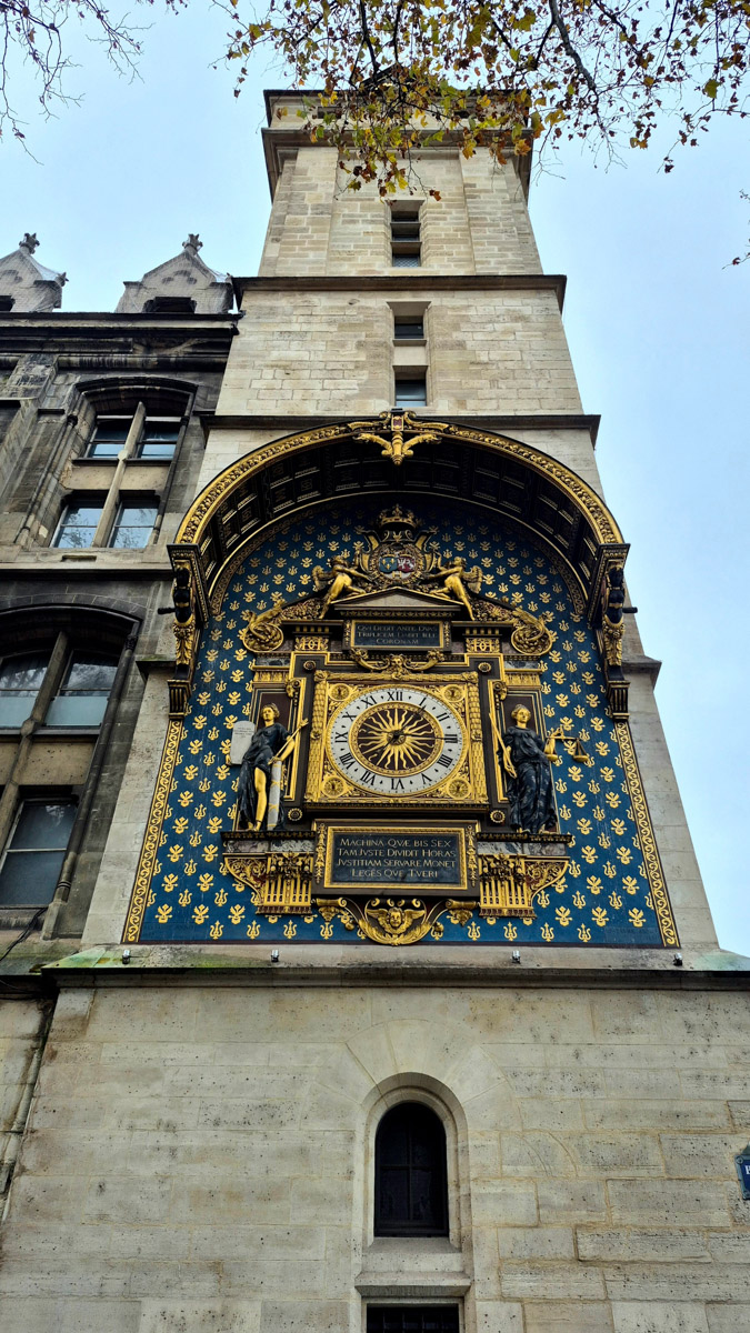 Горы мусора, толпы мигрантов и небезопасные улицы. Именно так описывали Париж Ольге Буниной ее друзья из французской столицы. Но отправившись в город любви в пятый раз, она открыла для себя совсем иную реальность. О своем путешествии, которое женщина вспоминает с огромной любовью, а также о развенчанных стереотипах про известнейшее место планеты туристка рассказала «Ключ-Медиа».