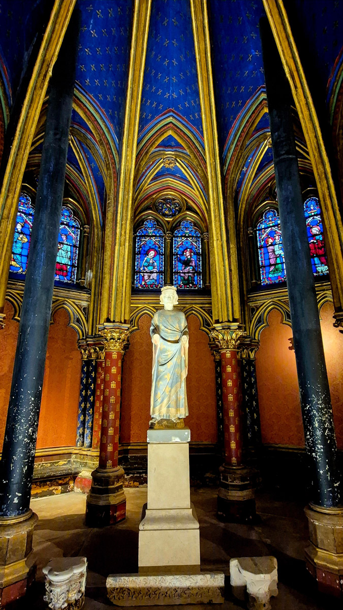 Горы мусора, толпы мигрантов и небезопасные улицы. Именно так описывали Париж Ольге Буниной ее друзья из французской столицы. Но отправившись в город любви в пятый раз, она открыла для себя совсем иную реальность. О своем путешествии, которое женщина вспоминает с огромной любовью, а также о развенчанных стереотипах про известнейшее место планеты туристка рассказала «Ключ-Медиа».