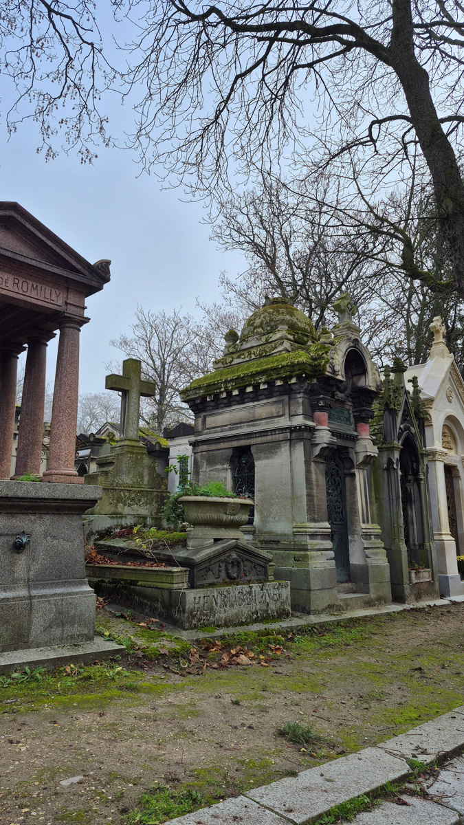 Горы мусора, толпы мигрантов и небезопасные улицы. Именно так описывали Париж Ольге Буниной ее друзья из французской столицы. Но отправившись в город любви в пятый раз, она открыла для себя совсем иную реальность. О своем путешествии, которое женщина вспоминает с огромной любовью, а также о развенчанных стереотипах про известнейшее место планеты туристка рассказала «Ключ-Медиа».