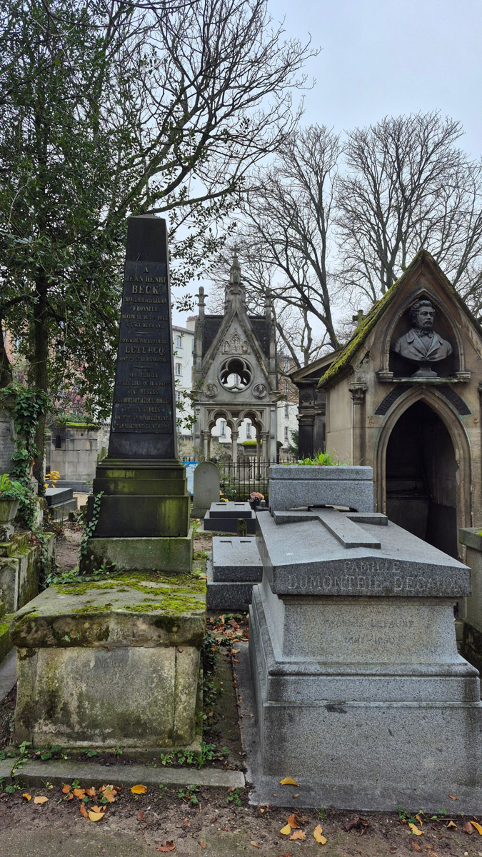 Горы мусора, толпы мигрантов и небезопасные улицы. Именно так описывали Париж Ольге Буниной ее друзья из французской столицы. Но отправившись в город любви в пятый раз, она открыла для себя совсем иную реальность. О своем путешествии, которое женщина вспоминает с огромной любовью, а также о развенчанных стереотипах про известнейшее место планеты туристка рассказала «Ключ-Медиа».