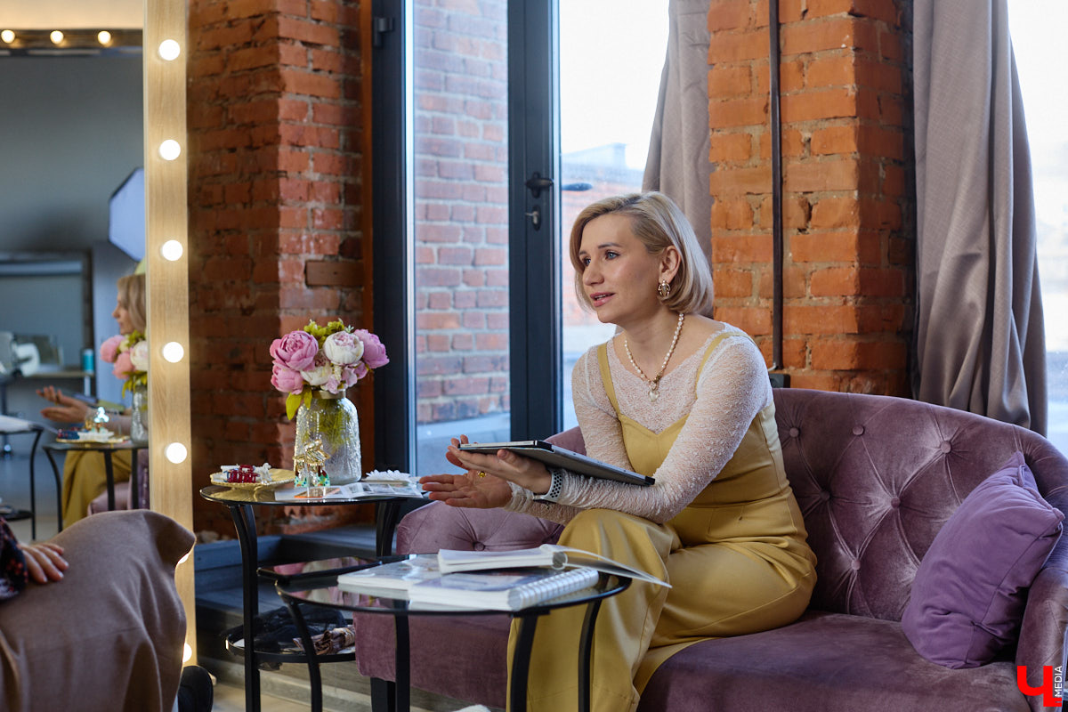 Семь лет работы стилистом привели Елену Капп к неожиданному открытию: за выбором одежды и внешнего облика часто стоит нечто большее, чем просто желание выглядеть красиво. Так в ее жизни появился «Дизайн человека» — система, которая помогает понимать себя и других. «Ключ-Медиа» решил в ней разобраться на примере российских селебрити.