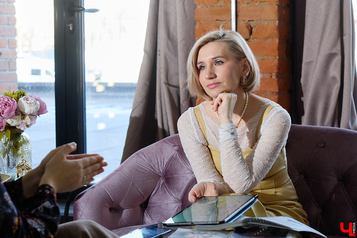 Семь лет работы стилистом привели Елену Капп к неожиданному открытию: за выбором одежды и внешнего облика часто стоит нечто большее, чем просто желание выглядеть красиво. Так в ее жизни появился «Дизайн человека» — система, которая помогает понимать себя и других. «Ключ-Медиа» решил в ней разобраться на примере российских селебрити.