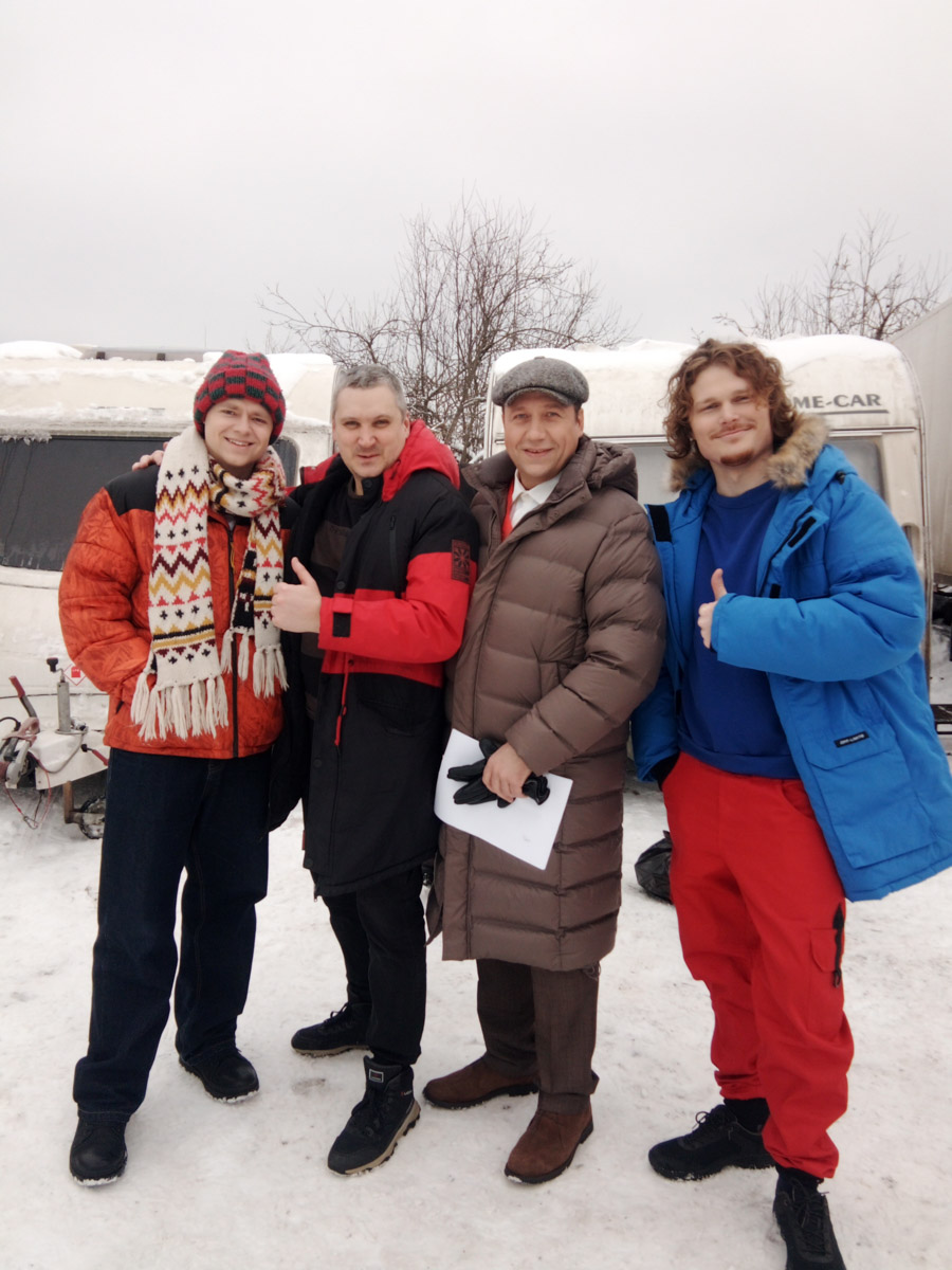 Хотя за его плечами более 50 съемок в кино и сериалах, имя владимирского актера не всегда указано в финальных титрах. У Святослава Кравцова множество эпизодических работ, однако в последнее время ему всё чаще стали давать роли второго плана. Как попасть на большой экран и почему нельзя отказываться от любых предложений, Святослав рассказал в интервью «Ключ-Медиа».