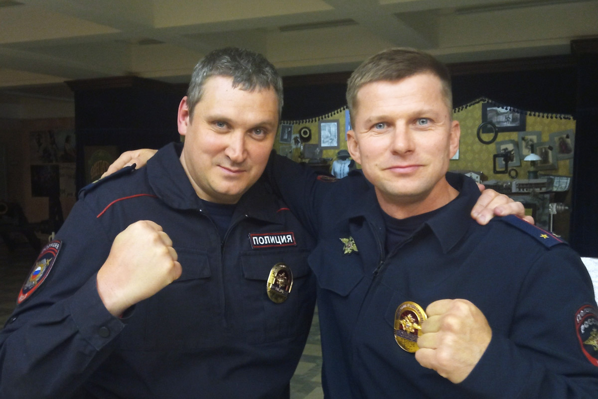 Хотя за его плечами более 50 съемок в кино и сериалах, имя владимирского актера не всегда указано в финальных титрах. У Святослава Кравцова множество эпизодических работ, однако в последнее время ему всё чаще стали давать роли второго плана. Как попасть на большой экран и почему нельзя отказываться от любых предложений, Святослав рассказал в интервью «Ключ-Медиа».