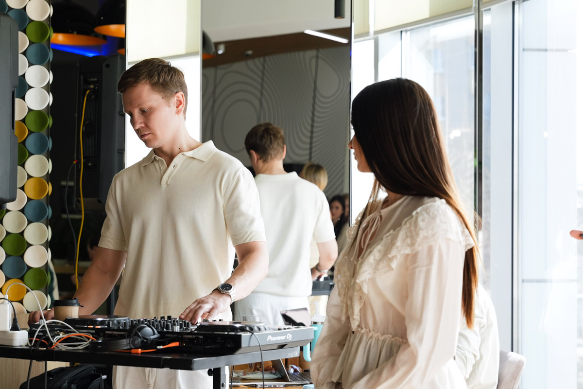 Владимирский фитнес-клуб «Атмосфера» вновь подтверждает статус одного из ведущих wellness*-пространств города. В начале апреля там презентовали новое и долгожданное направление — пилатес на реформерах. «Ключ-Медиа» не мог пропустить такое событие и заглянул на открытие.