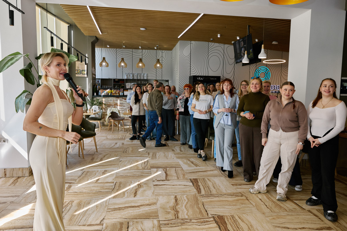 Владимирский фитнес-клуб «Атмосфера» вновь подтверждает статус одного из ведущих wellness*-пространств города. В начале апреля там презентовали новое и долгожданное направление — пилатес на реформерах. «Ключ-Медиа» не мог пропустить такое событие и заглянул на открытие.