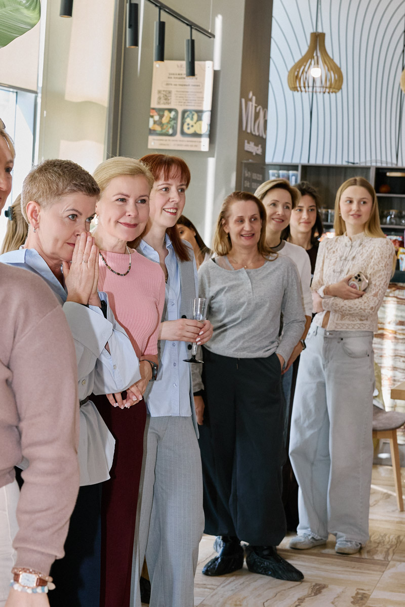 Владимирский фитнес-клуб «Атмосфера» вновь подтверждает статус одного из ведущих wellness*-пространств города. В начале апреля там презентовали новое и долгожданное направление — пилатес на реформерах. «Ключ-Медиа» не мог пропустить такое событие и заглянул на открытие.