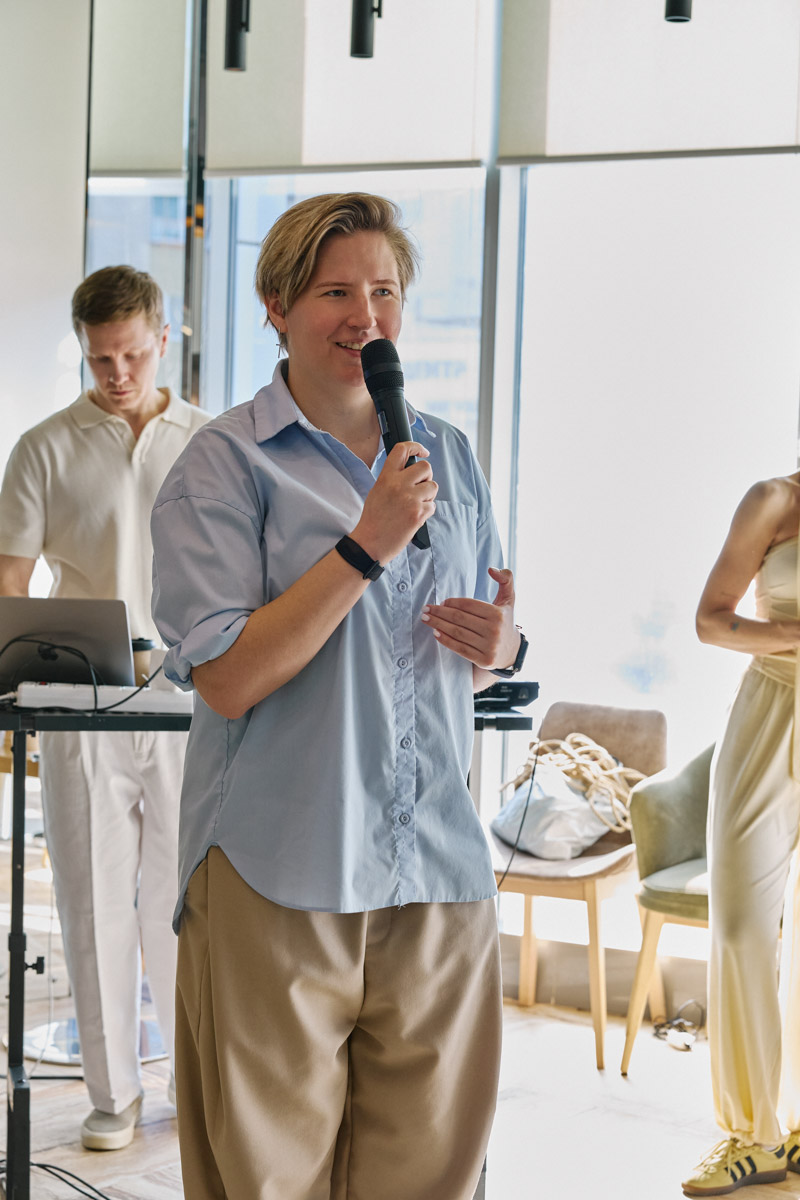 Владимирский фитнес-клуб «Атмосфера» вновь подтверждает статус одного из ведущих wellness*-пространств города. В начале апреля там презентовали новое и долгожданное направление — пилатес на реформерах. «Ключ-Медиа» не мог пропустить такое событие и заглянул на открытие.