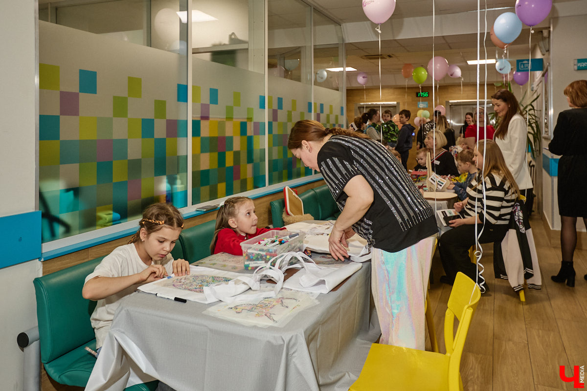 Квест-экскурсии, мастер-классы, игры, ток-шоу, фотографии в образах врачей разных специальностей — на необычной вечеринке в честь юбилея сети «Палитра» развлечения были на любой вкус. В апреле «Палитре» исполнилось 10 лет с момента открытия. За это время порядка 350 тысяч человек доверили свое здоровье клиникам сети. А потому главными гостями праздника стали, конечно же, пациенты.