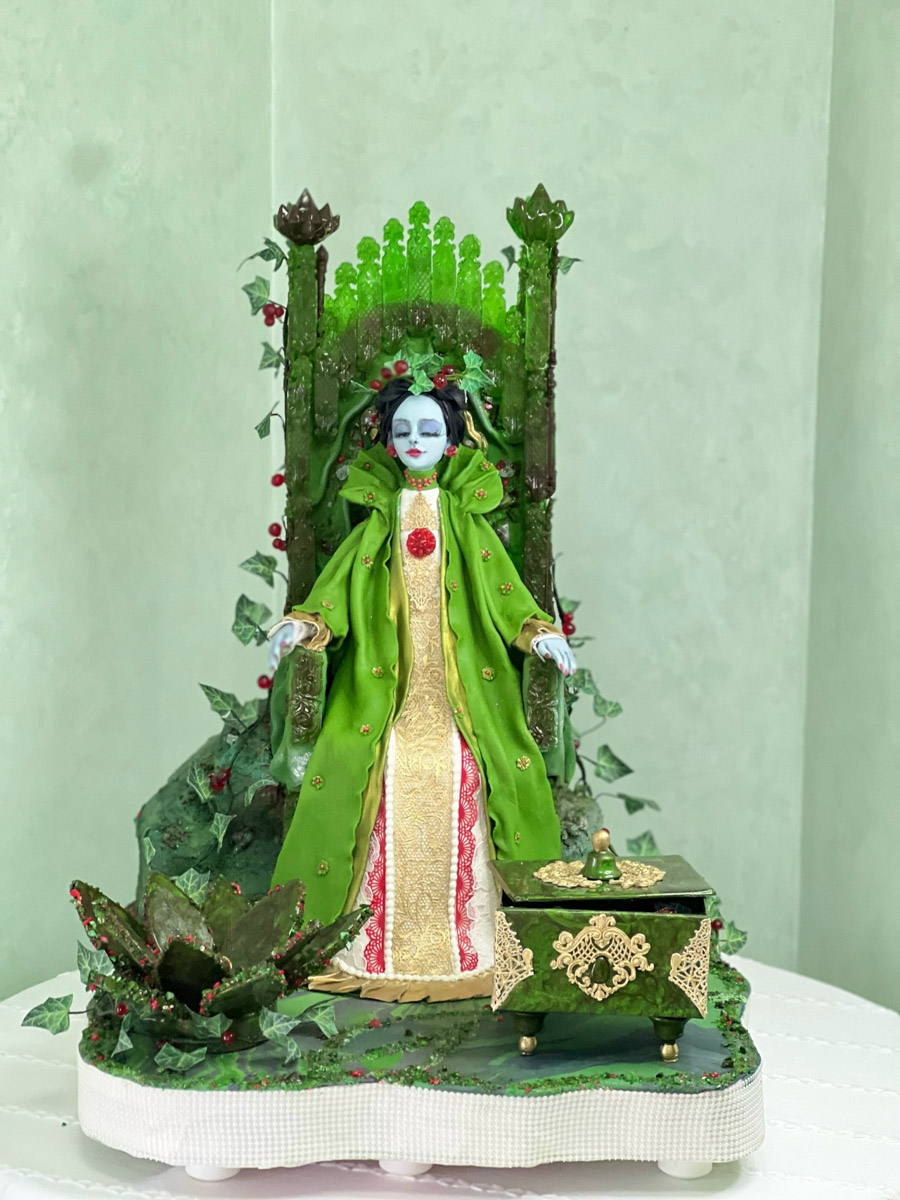 В столице прошел чемпионат по кондитерскому искусству Gravitycake, где Владимирскую область представляли несколько мастеров. Анастасия Барченкова привезла съедобную композицию «Иван-царевич с жар-птицей», а Стелла Морева и Руслан Просенюк создали Хозяйку Медной горы на троне из карамели.