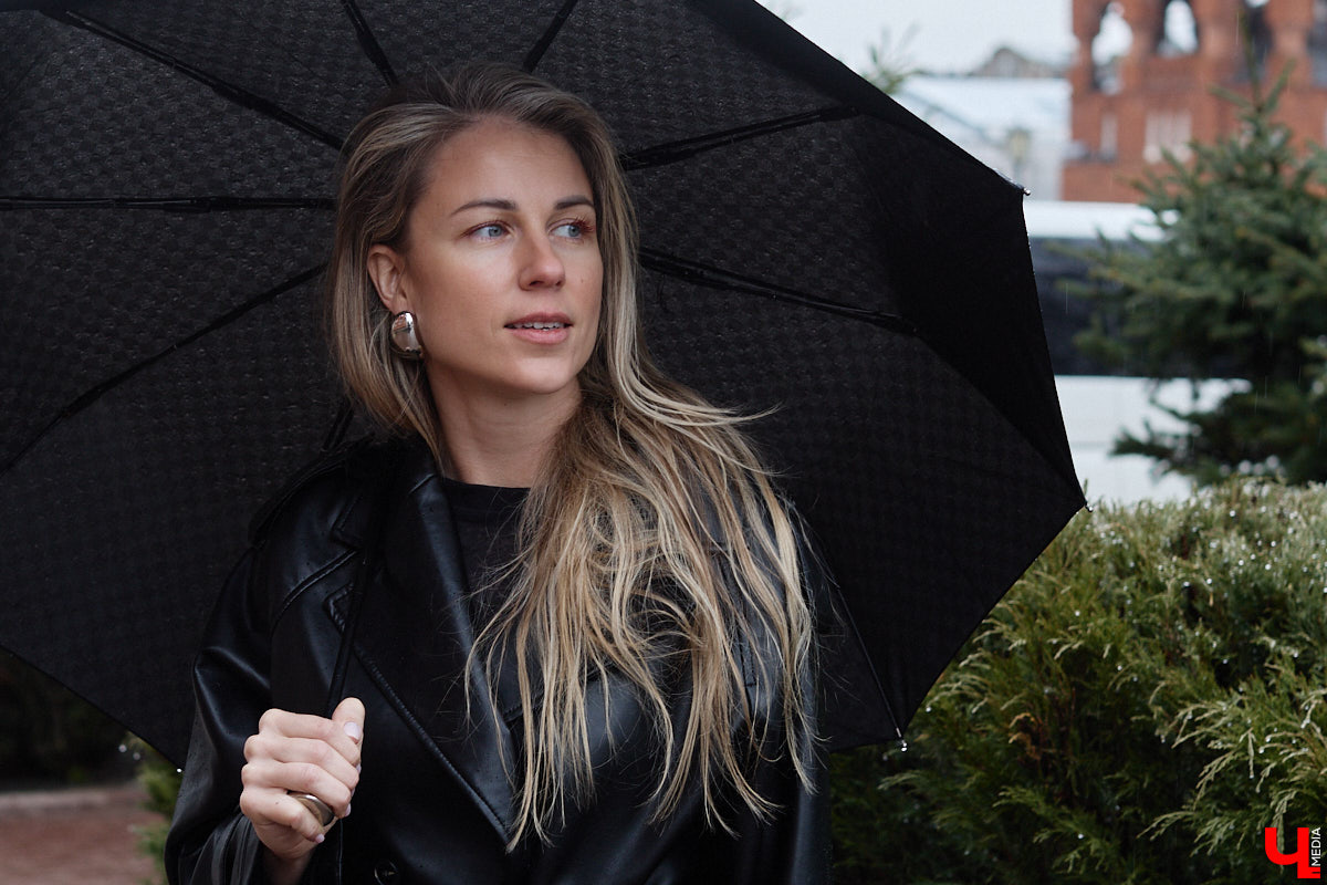 Мы живем в такое время, когда признаваться в чувствах — норма. Не всем это приходится по душе. Во многих крепка вера в то, что сор из избы не выносят. Увы, такая позиция может лишь сильнее травмировать. Мария Долбик из Владимира решила никого не слушать и публично поведать о своем тяжелом прошлом, тем самым продолжив путь к исцелению.