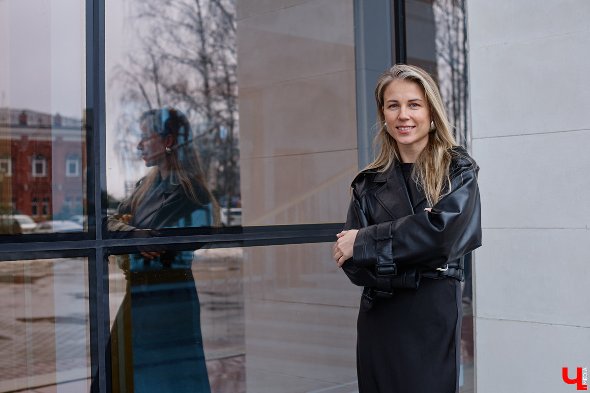 Мы живем в такое время, когда признаваться в чувствах — норма. Не всем это приходится по душе. Во многих крепка вера в то, что сор из избы не выносят. Увы, такая позиция может лишь сильнее травмировать. Мария Долбик из Владимира решила никого не слушать и публично поведать о своем тяжелом прошлом, тем самым продолжив путь к исцелению.