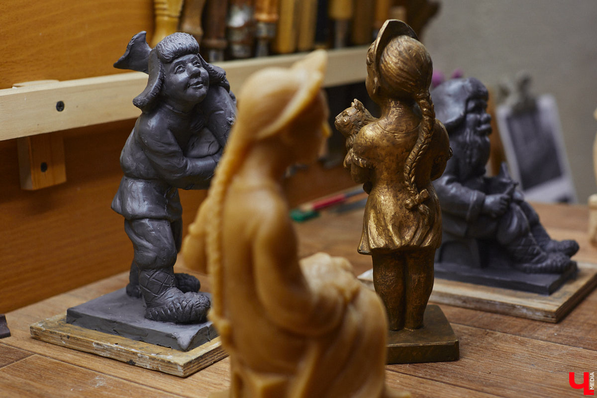 Рейтинг самых больших арт-объектов 33-го региона мы уже составляли, теперь пришло время миниатюрных скульптур, декораторских решений, моделей и инсталляций. Из-за размеров заметить их на улицах города куда сложнее, зато и искать интереснее.