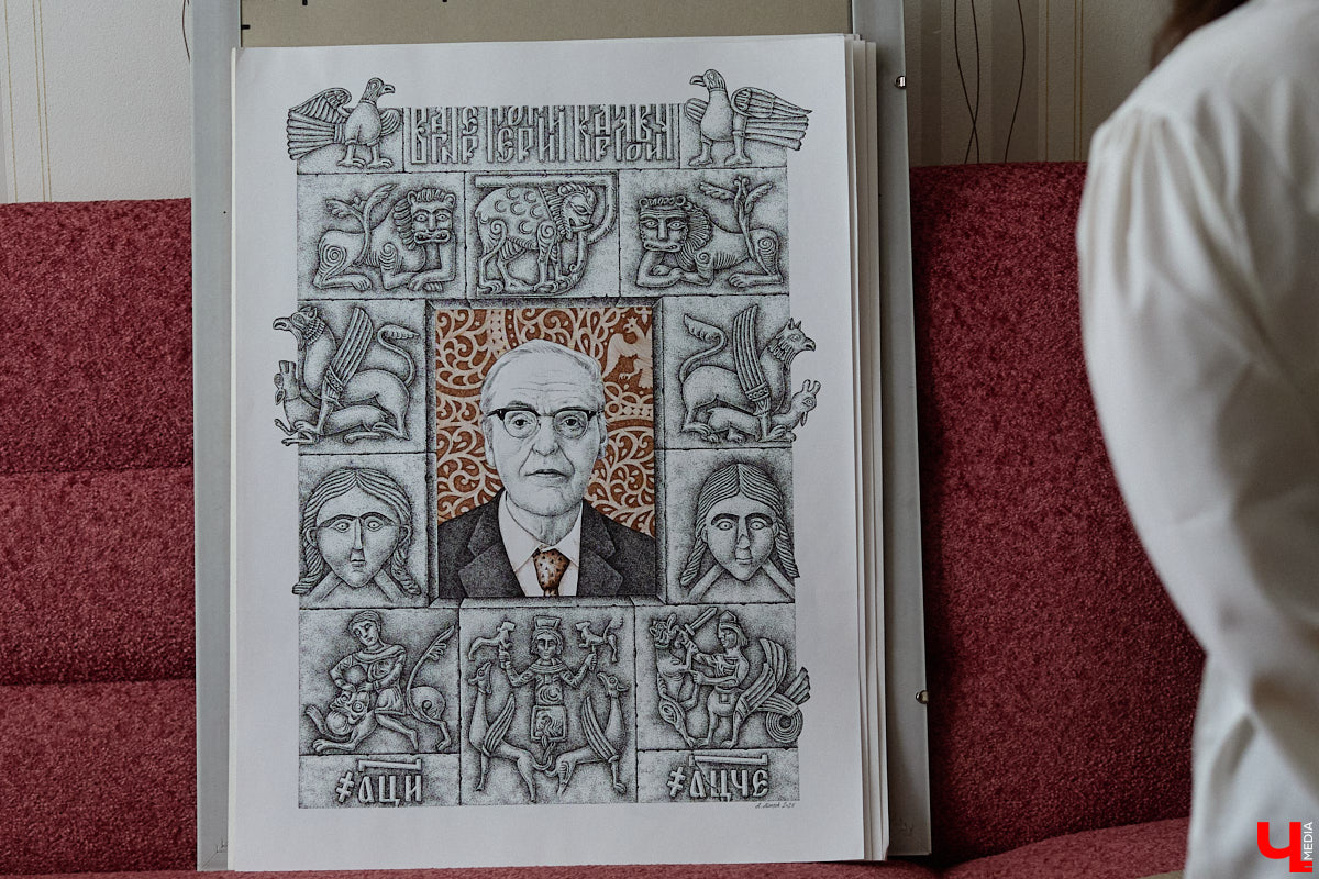 В обычной суздальской квартире живет график Александр Ерашов. Скромная обстановка никак не соответствует масштабам таланта мастера. На его счету несколько монументальных серий, которые «Ключ-Медиа» поспешил осветить. Тем более появился повод: вклад творца в развитие искусства оценила Российская академия художеств.