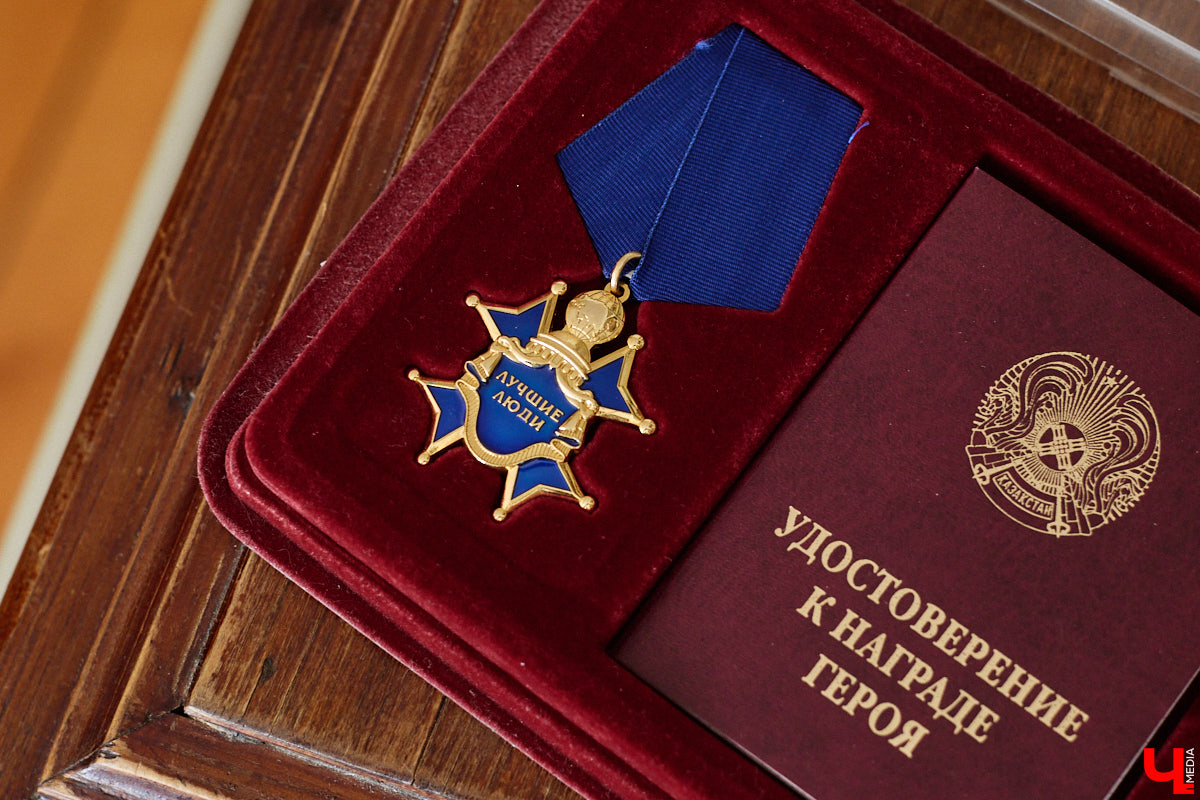 В обычной суздальской квартире живет график Александр Ерашов. Скромная обстановка никак не соответствует масштабам таланта мастера. На его счету несколько монументальных серий, которые «Ключ-Медиа» поспешил осветить. Тем более появился повод: вклад творца в развитие искусства оценила Российская академия художеств.