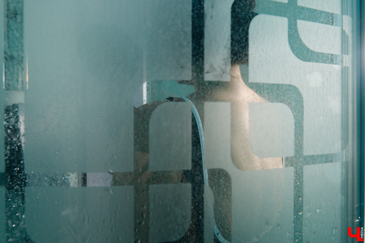 Атрибуты красивой жизни сегодня перестали быть недосягаемой роскошью. Во Владимире есть пространство, где все мысли текут только в одном направлении — к собственному удовольствию и восстановлению. Здесь, в спа-салоне «Красивая жизнь для тебя», гостям предлагают не просто набор процедур, а настоящий ритуал перезагрузки. Опробовать его на себе решила журналист «Ключ-Медиа».