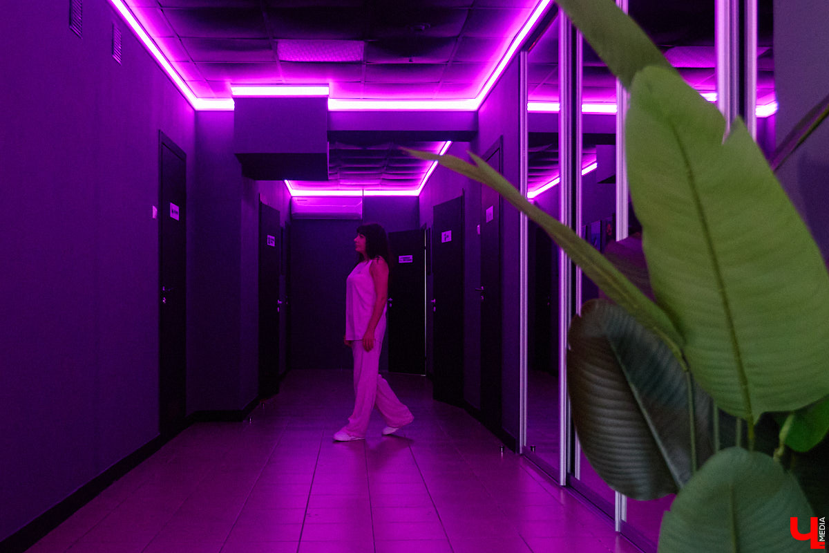 Атрибуты красивой жизни сегодня перестали быть недосягаемой роскошью. Во Владимире есть пространство, где все мысли текут только в одном направлении — к собственному удовольствию и восстановлению. Здесь, в спа-салоне «Красивая жизнь для тебя», гостям предлагают не просто набор процедур, а настоящий ритуал перезагрузки. Опробовать его на себе решила журналист «Ключ-Медиа».