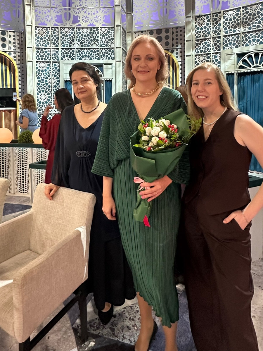 Реально ли найти свою судьбу за 45 минут эфирного времени? Миссия не из легких, но вполне выполнима. С таким настроем ехала на передачу «Давай поженимся» Вера Крылова. Владимирская учительница сольфеджио примерила на себя роль невесты и стала фавориткой жениха из Калининграда. Девушка рассказала «Ключ-Медиа», как оказалась на площадке и чем закончилась эта лав-стори.