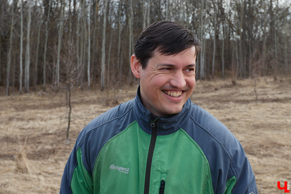 Во Владимирской области наступило идеальное время для сбора березового сока. Делать это лучше всего за городом, выбрать в лесу взрослое дерево и аккуратно сцедить пару литров живительной влаги. Как правильно собирать нектар, чтобы береза не пострадала, «Ключ-Медиа» рассказал биолог Владимир Горькавый.