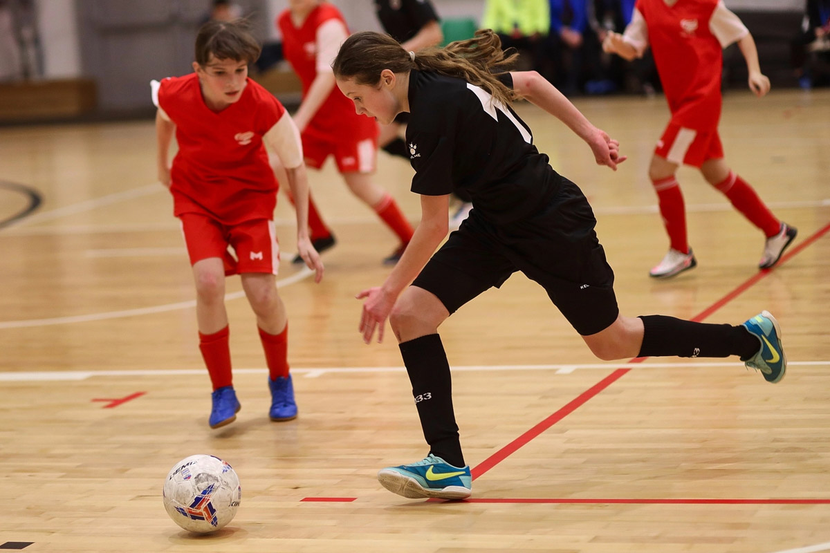 Еще год назад Алиса Логунова тренировалась с ровесницами в областном центре, а сегодня она игрок национальной сборной России U-16. О пути школьницы к главным стадионам страны «Ключ-Медиа» поговорил с ее бывшим тренером из Владимира, Александрой Лещенко.