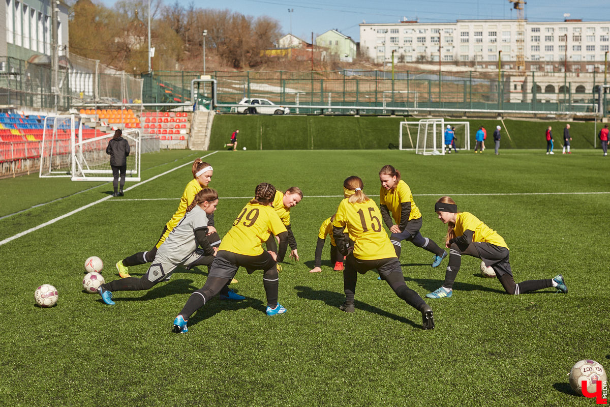 Еще год назад Алиса Логунова тренировалась с ровесницами в областном центре, а сегодня она игрок национальной сборной России U-16. О пути школьницы к главным стадионам страны «Ключ-Медиа» поговорил с ее бывшим тренером из Владимира, Александрой Лещенко.