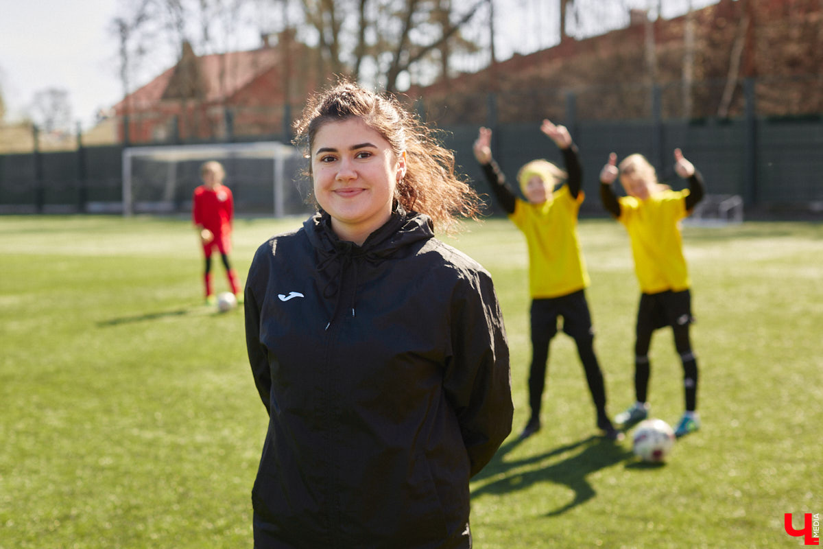 Еще год назад Алиса Логунова тренировалась с ровесницами в областном центре, а сегодня она игрок национальной сборной России U-16. О пути школьницы к главным стадионам страны «Ключ-Медиа» поговорил с ее бывшим тренером из Владимира, Александрой Лещенко.