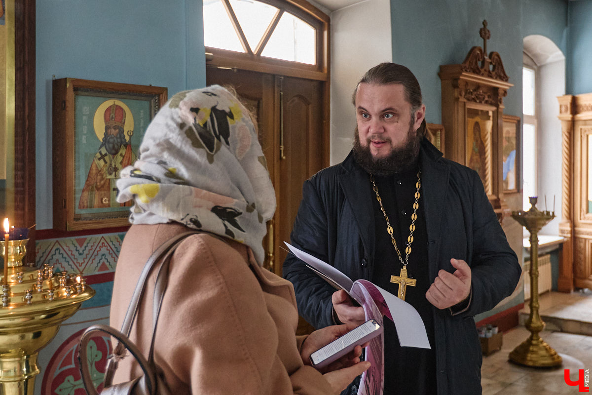 Вознесенская церковь прошла путь от древнего монастыря на подступах к Владимиру до тихого приходского храма. В начале 2000-х там нашли захоронение героя Отечественной войны 1812 года – майора гусарского полка Дмитрия Голицына. Есть мнение, что его биография во многом схожа с судьбой Андрея Болконского, героя романа Льва Толстого «Война и мир». Как трагическая кончина юноши повлияла на строительство каменного комплекса данной церкви? И при чем тут… босоножки? «Ключ-Медиа» искал ответы на эти вопросы вместе с настоятелем, отцом Николаем Смирновым.