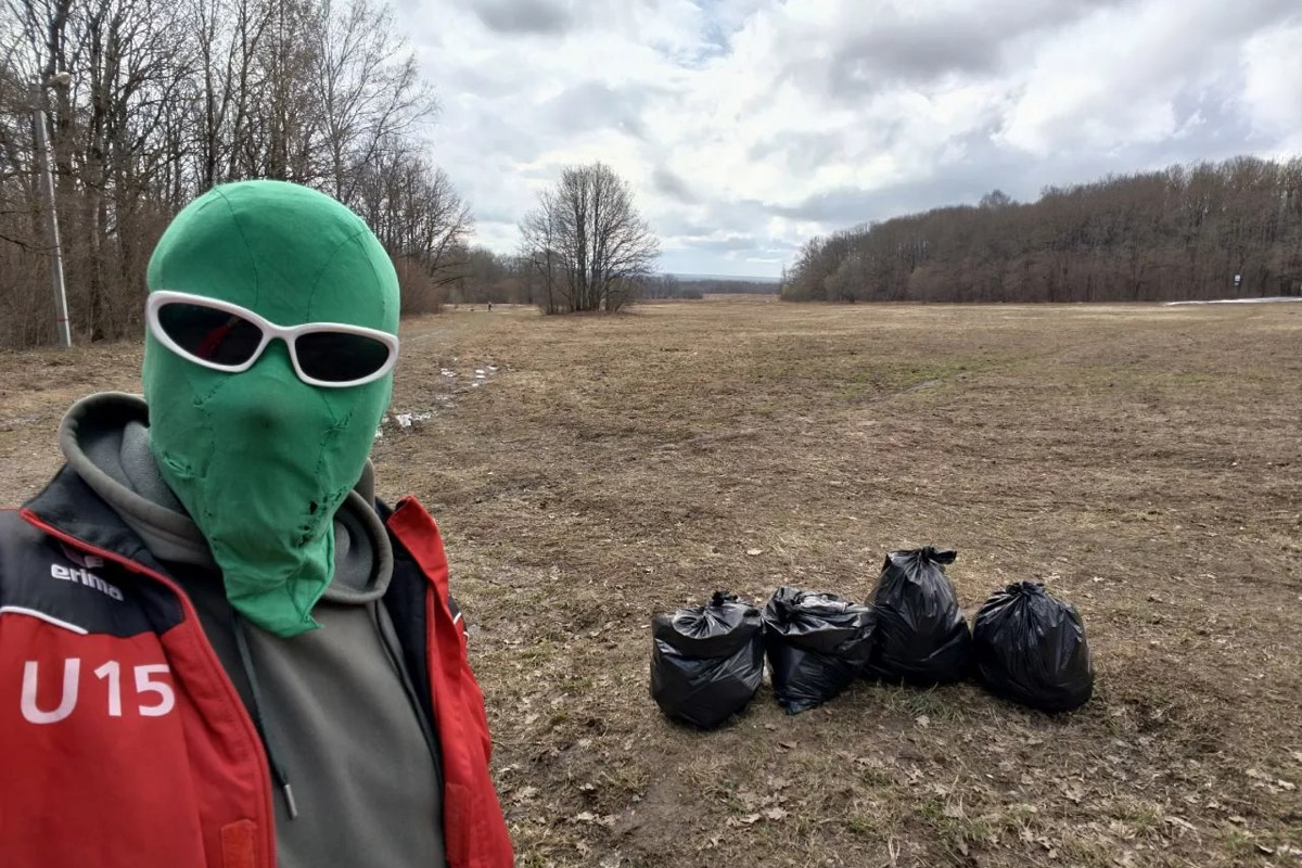 Вы уже успели в этом году выйти на субботник и навести порядок хотя бы около своего дома? Если нет, то сейчас самое время. Пример уже показал Чистомэн, недавно посетивший Владимир. Популярный челябинский экоблогер собрал четыре мешка с фантиками и бутылками и дал свою оценку чистоте владимирских парков и улиц.