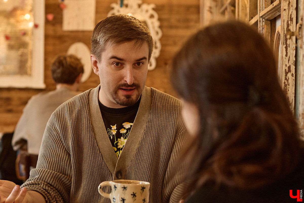 Психолог из Коврова Денис Супруненко называет себя человеком, который не умеет спать. Чтобы не терять треть жизни, он решил разобраться в природе ночных забвений. Важными мыслями и лайфхаками он поделился в разговоре с «Ключ-Медиа».