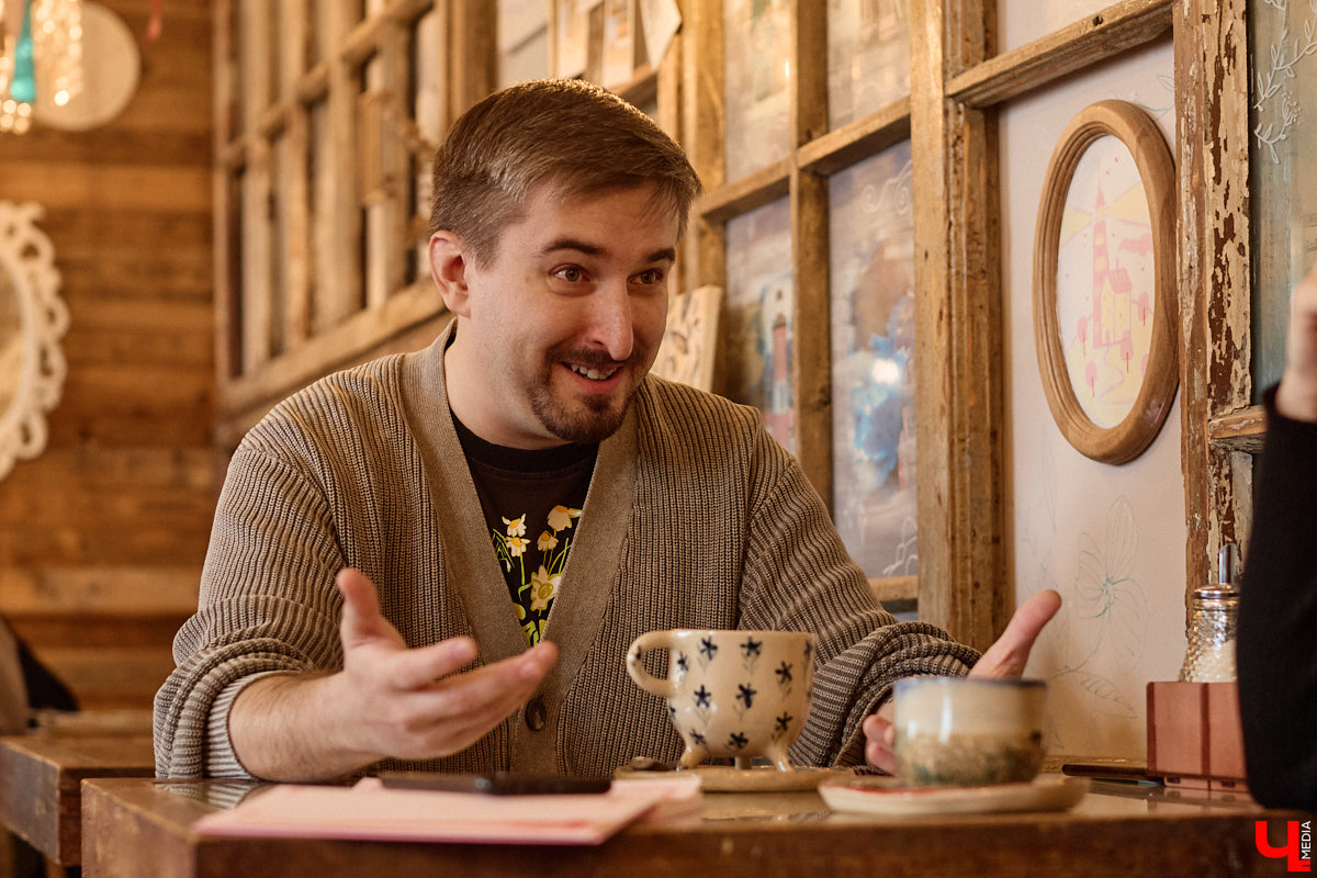 Психолог из Коврова Денис Супруненко называет себя человеком, который не умеет спать. Чтобы не терять треть жизни, он решил разобраться в природе ночных забвений. Важными мыслями и лайфхаками он поделился в разговоре с «Ключ-Медиа».