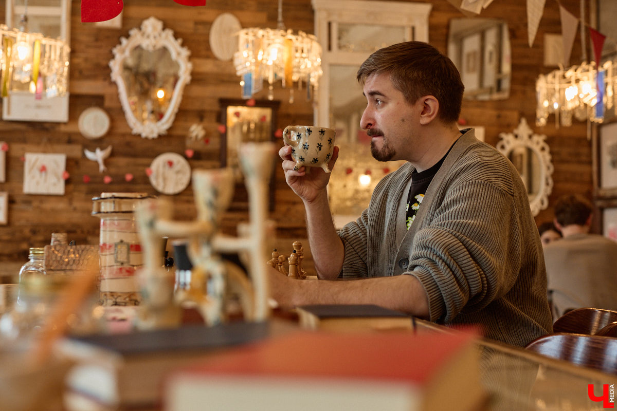 Психолог из Коврова Денис Супруненко называет себя человеком, который не умеет спать. Чтобы не терять треть жизни, он решил разобраться в природе ночных забвений. Важными мыслями и лайфхаками он поделился в разговоре с «Ключ-Медиа».