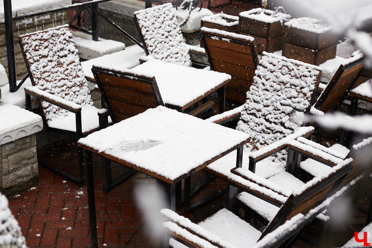 Не успели мы вдоволь насладиться почти летним теплом, как снова-здорово. Регион засыпало снегом, МЧС предупреждает о гололедице и порывах ветра до 17 метров в секунду. Настроение упало до нуля, как и температура воздуха. Прогноз, к сожалению, тоже не вселяет оптимизма.