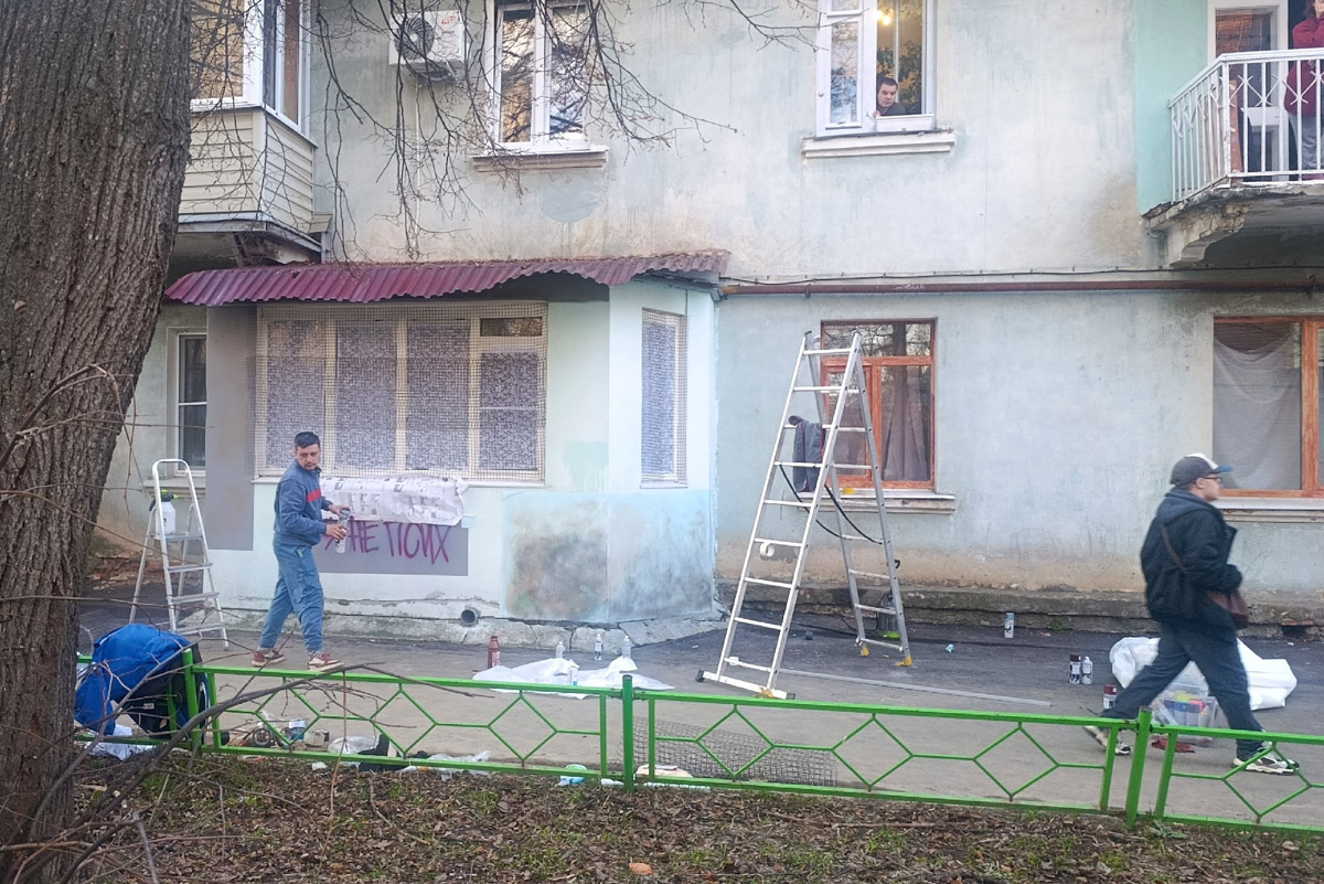 Во Владимирской области завершились съемки сериала «Свора». Кинематографисты работали в нашем регионе почти месяц и успели снять несколько ключевых эпизодов картины. Для этого столицу 33-го региона переименовали в Волчегорск, а мэрию перенесли в Областной дворец культуры и искусства. Эти и другие детали уже на сайте!