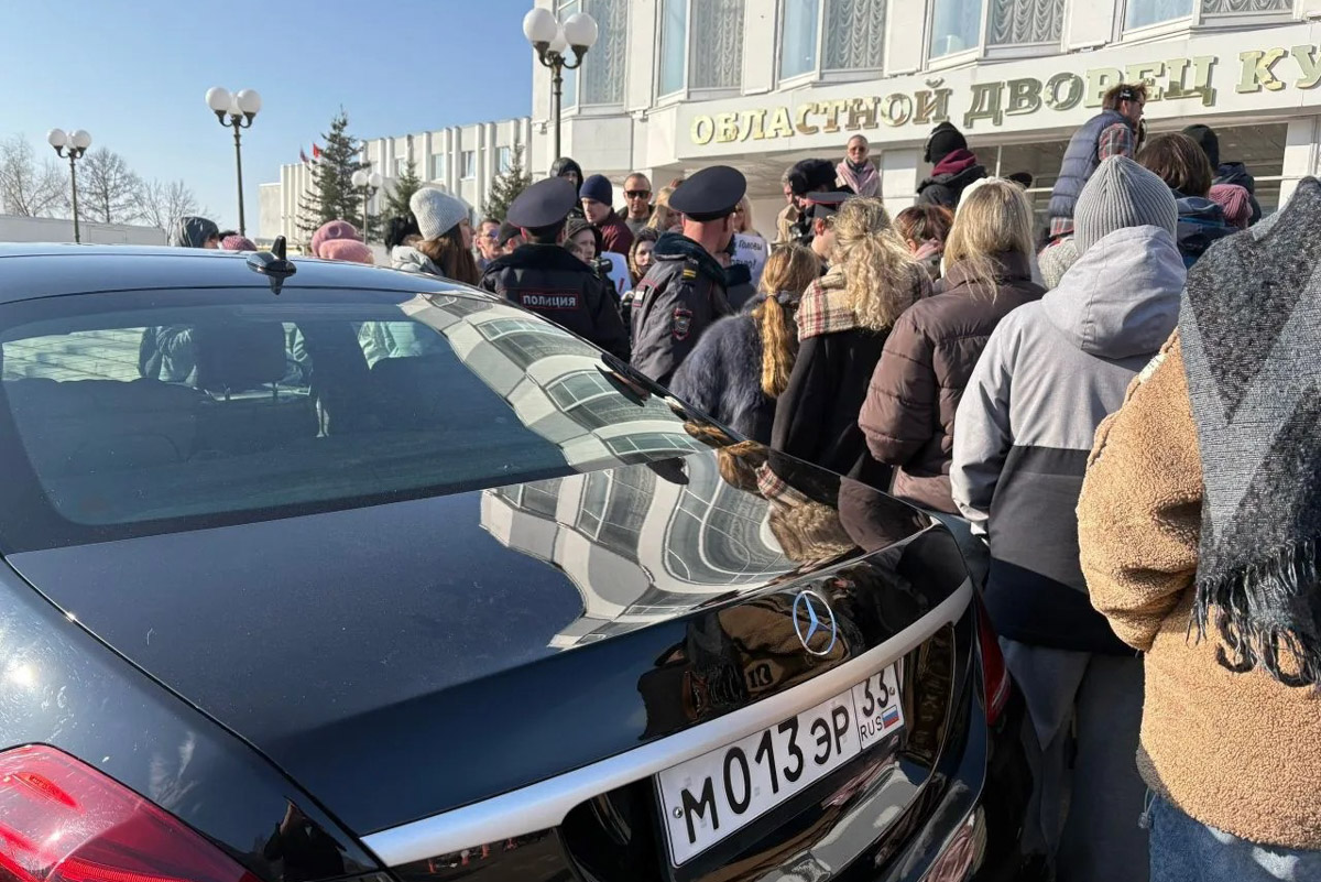 Во Владимирской области завершились съемки сериала «Свора». Кинематографисты работали в нашем регионе почти месяц и успели снять несколько ключевых эпизодов картины. Для этого столицу 33-го региона переименовали в Волчегорск, а мэрию перенесли в Областной дворец культуры и искусства. Эти и другие детали уже на сайте!