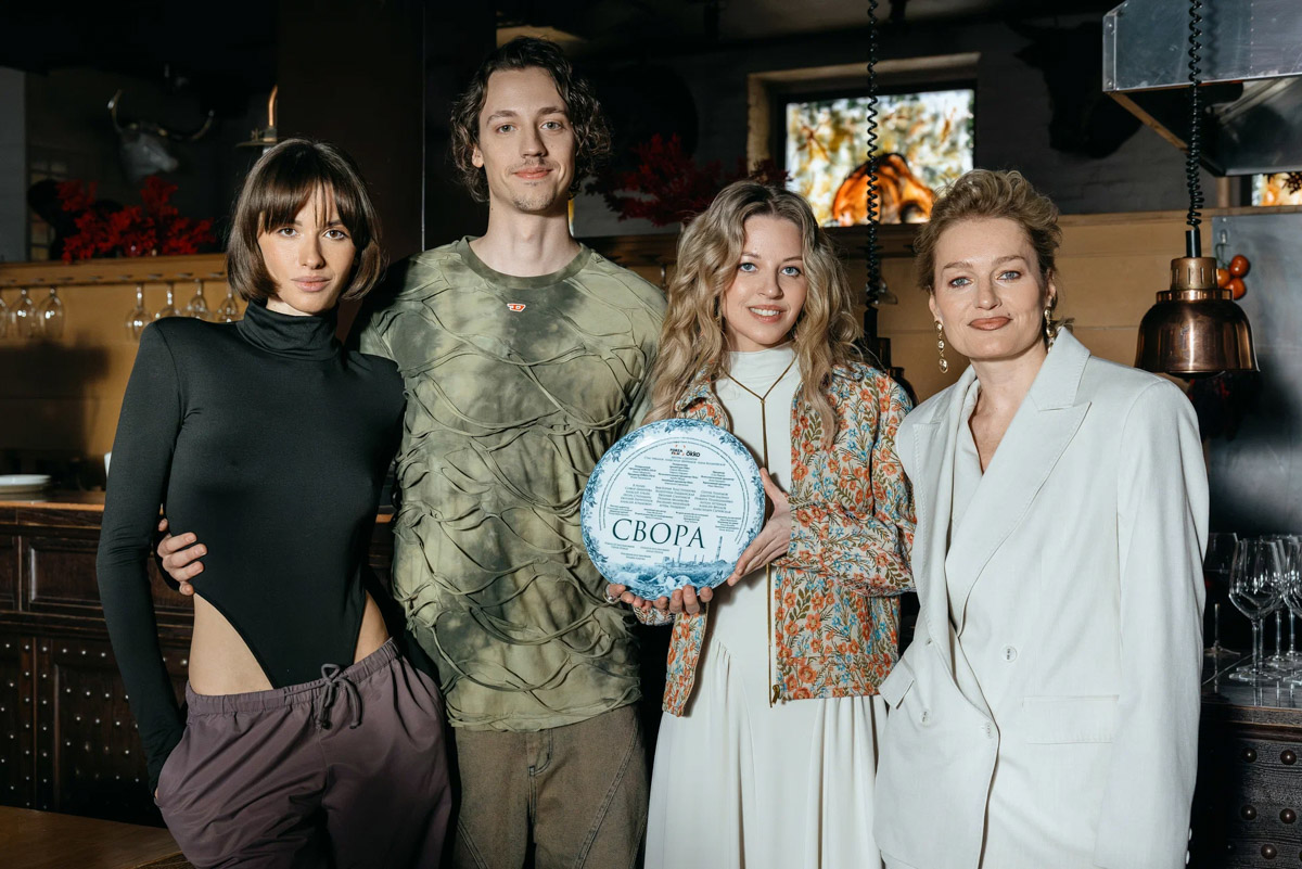 Во Владимирской области завершились съемки сериала «Свора». Кинематографисты работали в нашем регионе почти месяц и успели снять несколько ключевых эпизодов картины. Для этого столицу 33-го региона переименовали в Волчегорск, а мэрию перенесли в Областной дворец культуры и искусства. Эти и другие детали уже на сайте!