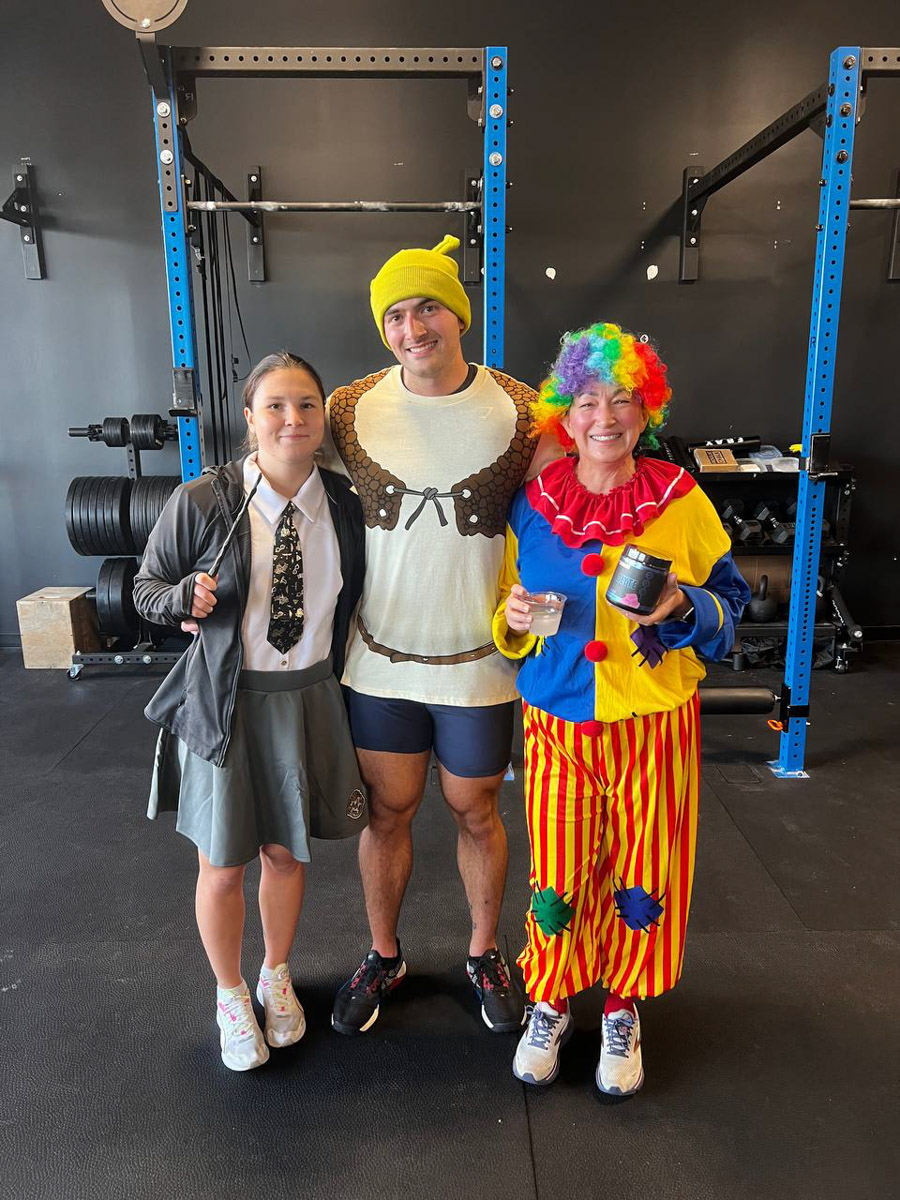 Владимирский боец ММА Вероника Борисова находится в США с февраля 2024 года. За последние пару лет она успела принять участие в нескольких боях, поставить карьеру на паузу, выйти замуж. О крутых поворотах на жизненном пути чемпионка поведала «Ключ-Медиа».