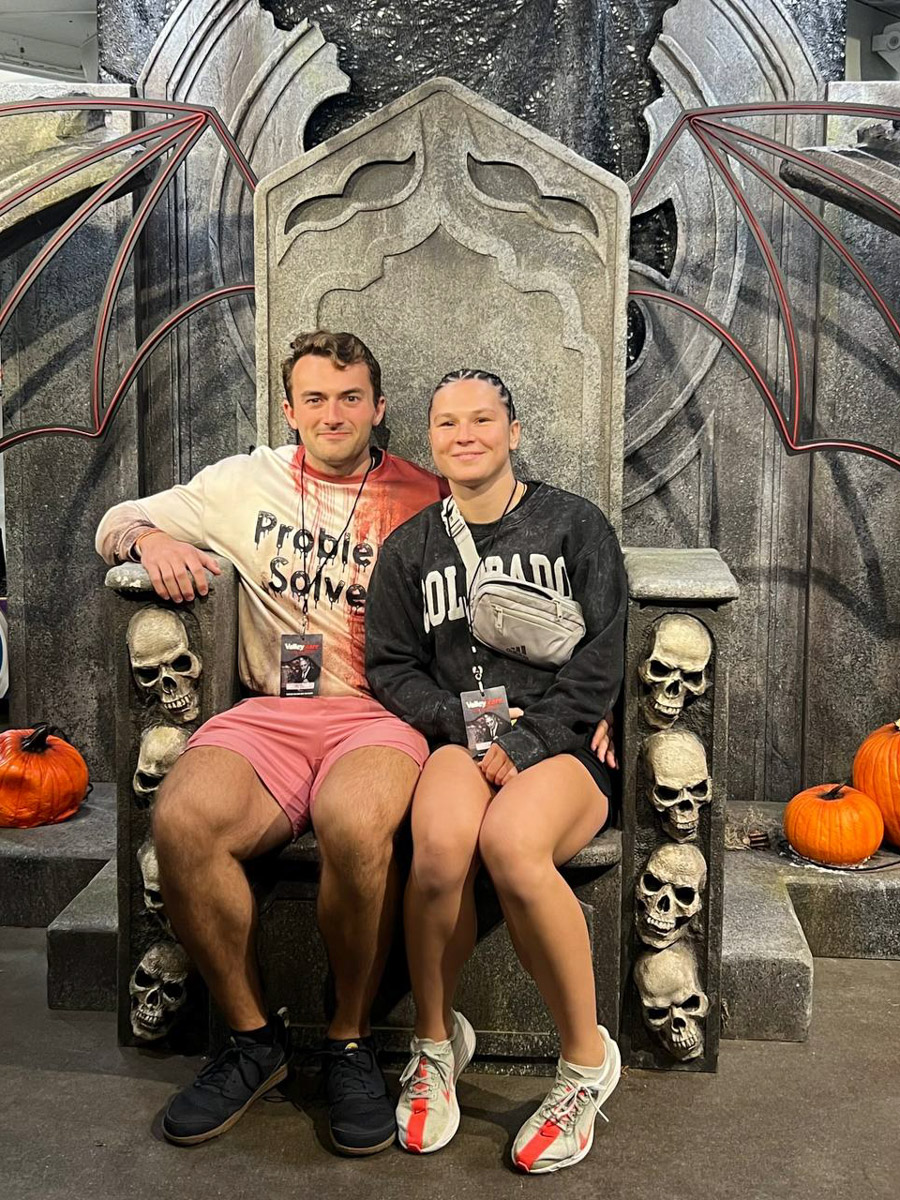 Владимирский боец ММА Вероника Борисова находится в США с февраля 2024 года. За последние пару лет она успела принять участие в нескольких боях, поставить карьеру на паузу, выйти замуж. О крутых поворотах на жизненном пути чемпионка поведала «Ключ-Медиа».